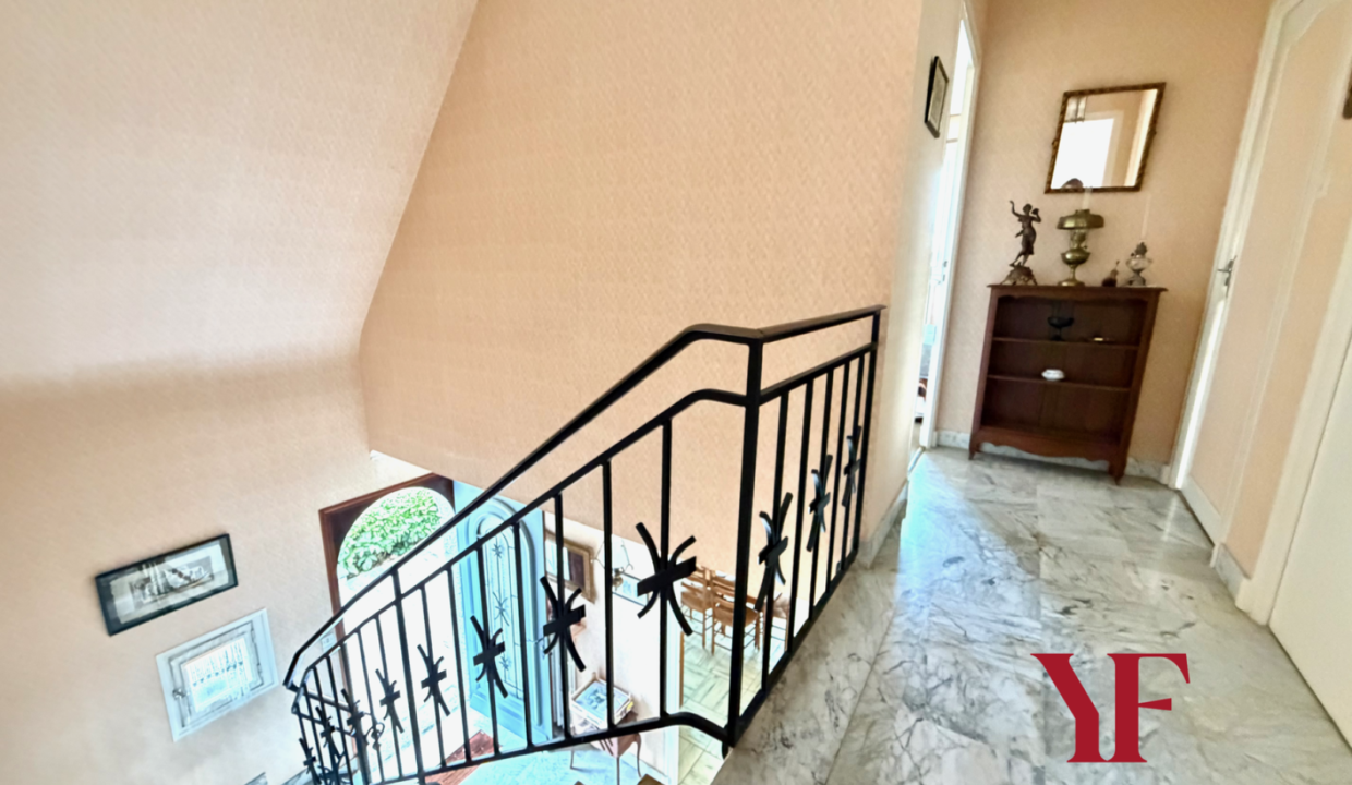 Châteauneuf-du-Faou (29520)BELLE MAISON A CHATEAUNEUF-DU-FAOU, 8 PIÈCES, 5 CHAMBRES, VUE DÉGAGÉE, AU CALME 11